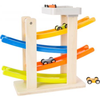 Pista con piano di parcheggio